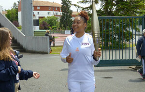 BÉATRICE AOUSTIN A PORTÉ LA FLAMME OLYMPIQUE